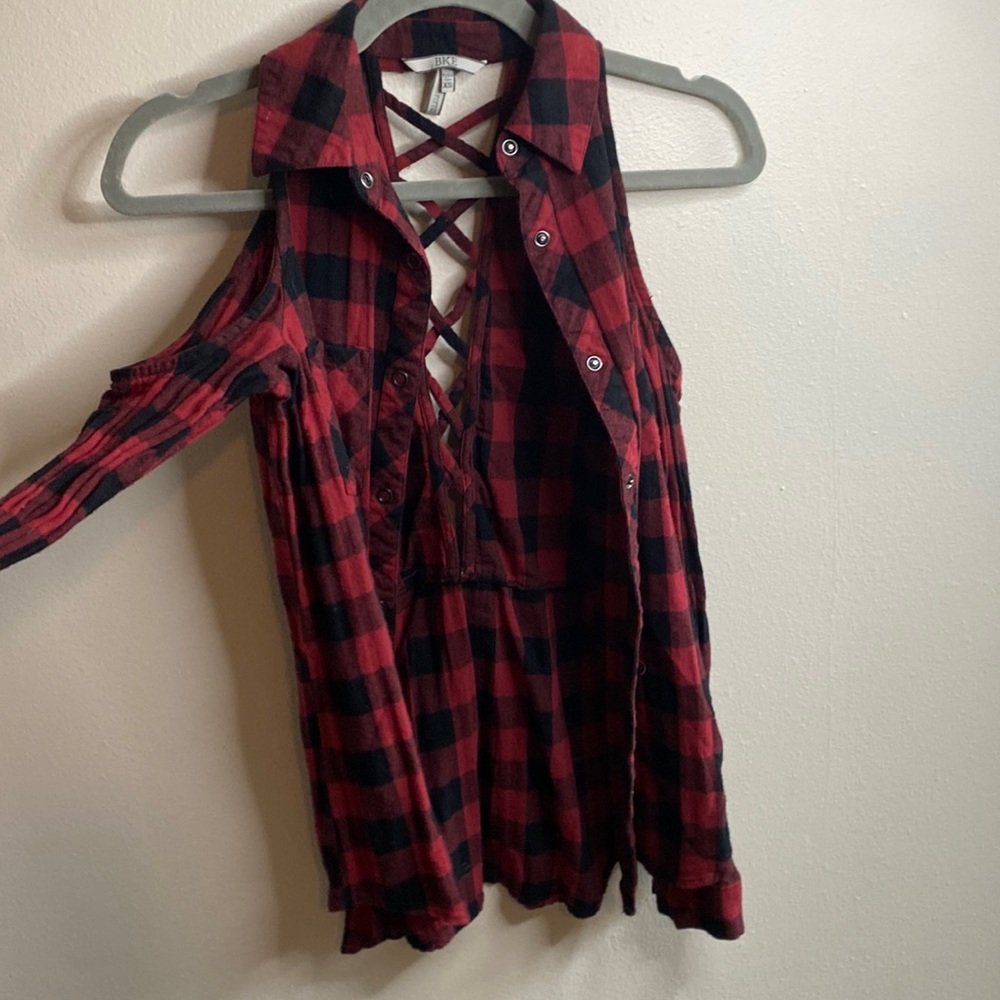 BKE shoulderless red and black flannel. Gently used. From Buckle.